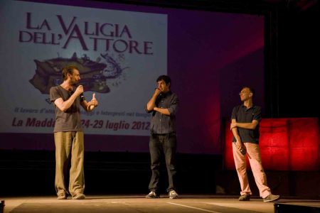 Fabrizio Gifuni , Pierfrancesco Favino, Fabrizio Deriu - La valigia dell'attore 2012 - Foto di Nanni Angeli