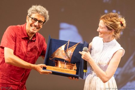 La Valigia dell’attore – 28 luglio 2022 – Fortezza I Colmi – Pif consegna il Premio Gian Maria Volonté 2022 a Alba Rohrwacher - ph ©Nanni Angeli